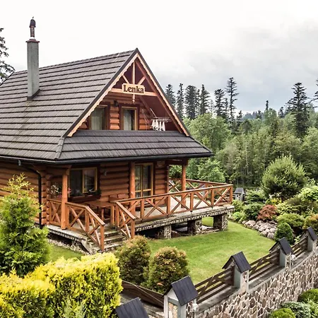 Деревянный коттедж Lenka
