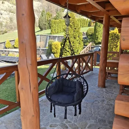 Lodge Lenka *